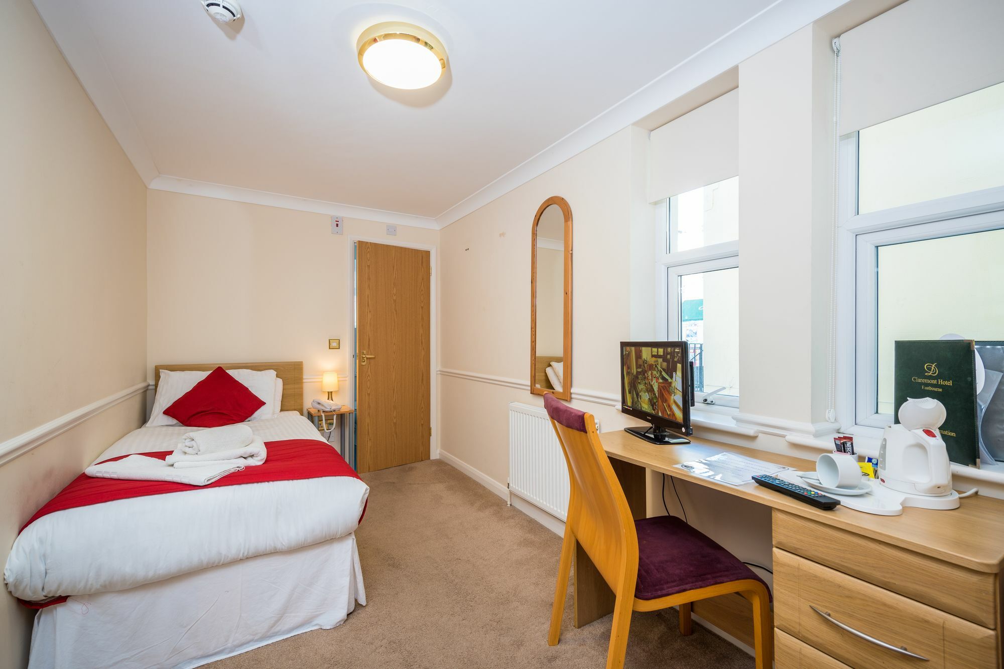 Claremont Lions Hotel Истборн Екстериор снимка
